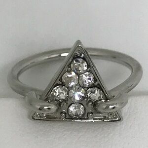 TRIANGLE RING ✨✨✨